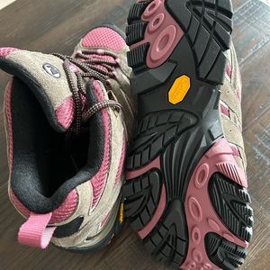 Merrell Moab women’s hiking boots.  Never worn.  Excellent condition. Size 10.